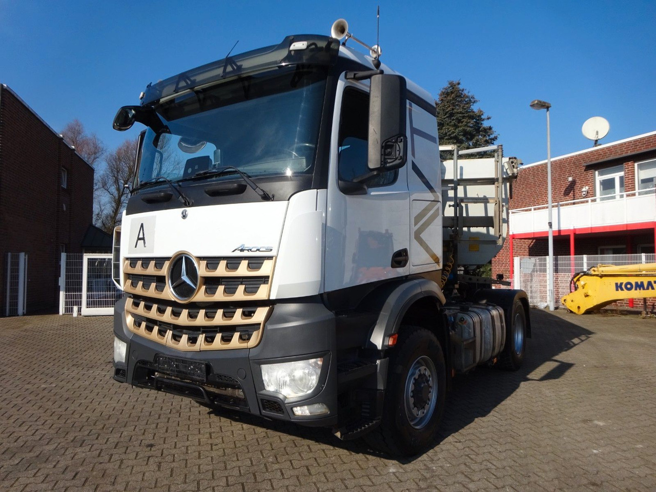 Mercedes-Benz 1851 Arocs SZM 4x2-4 HAD + Hydr. Kipperpumpe Mercedes-Benz 1851 Arocs SZM 4x4 HAD + Hydr. Kipperpumpe - Vilkikas: foto 3 Mercedes-Benz 1851 Arocs SZM 4x2-4 HAD + Hydr. Kipperpumpe Mercedes-Benz 1851 Arocs SZM 4x4 HAD + Hydr. Kipperpumpe - Vilkikas: foto 3