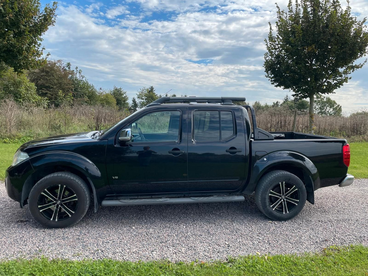 Nissan Navara Pickup Double Cab LE V6 4x4 LB - Visureigis: foto 2 Nissan Navara Pickup Double Cab LE V6 4x4 LB - Visureigis: foto 2