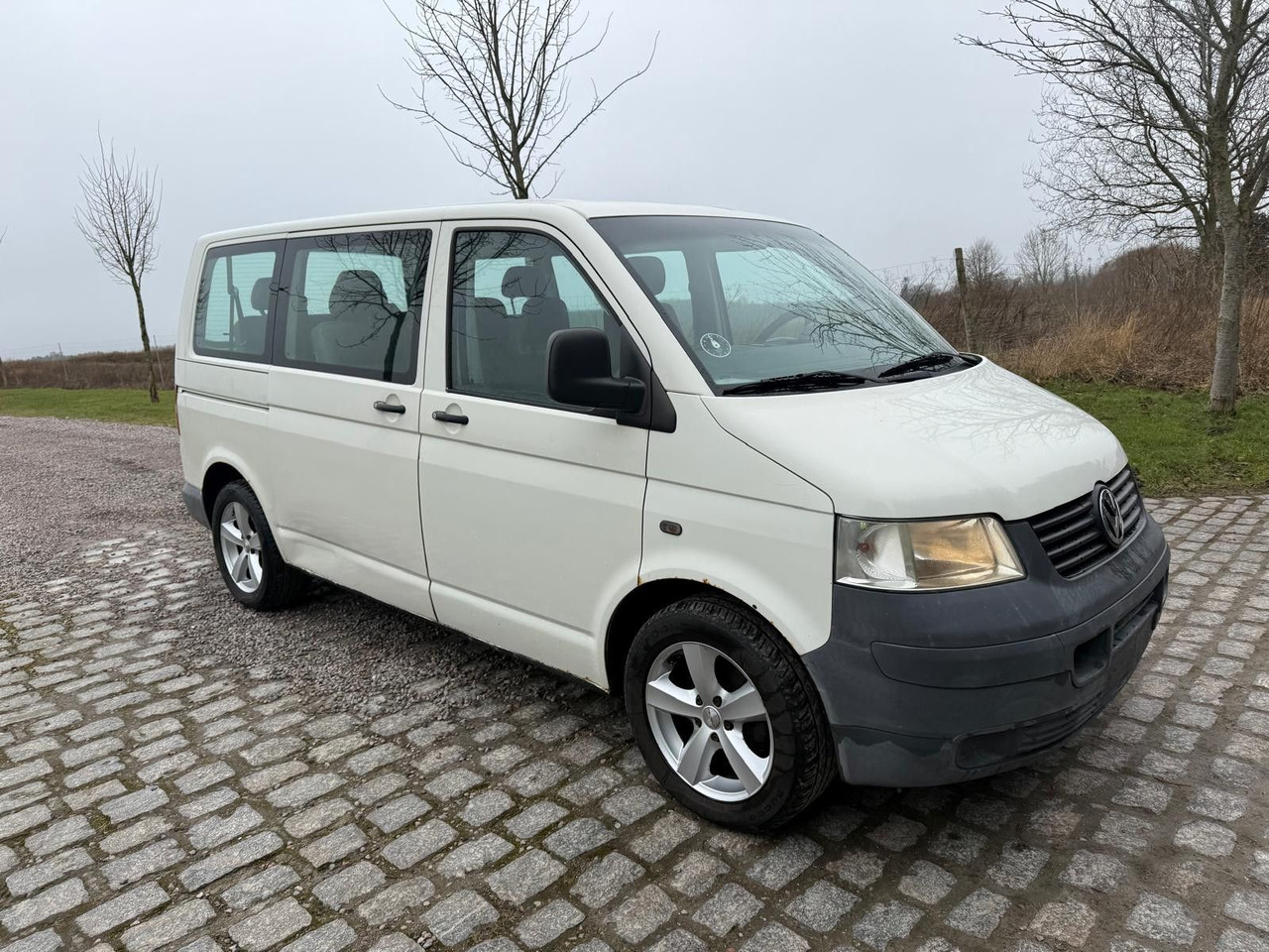Volkswagen T5 Transporter 1.9 TDI *9 Sitze * 3900 € - Keleivinis furgonas: foto 1 Volkswagen T5 Transporter 1.9 TDI *9 Sitze * 3900 € - Keleivinis furgonas: foto 1
