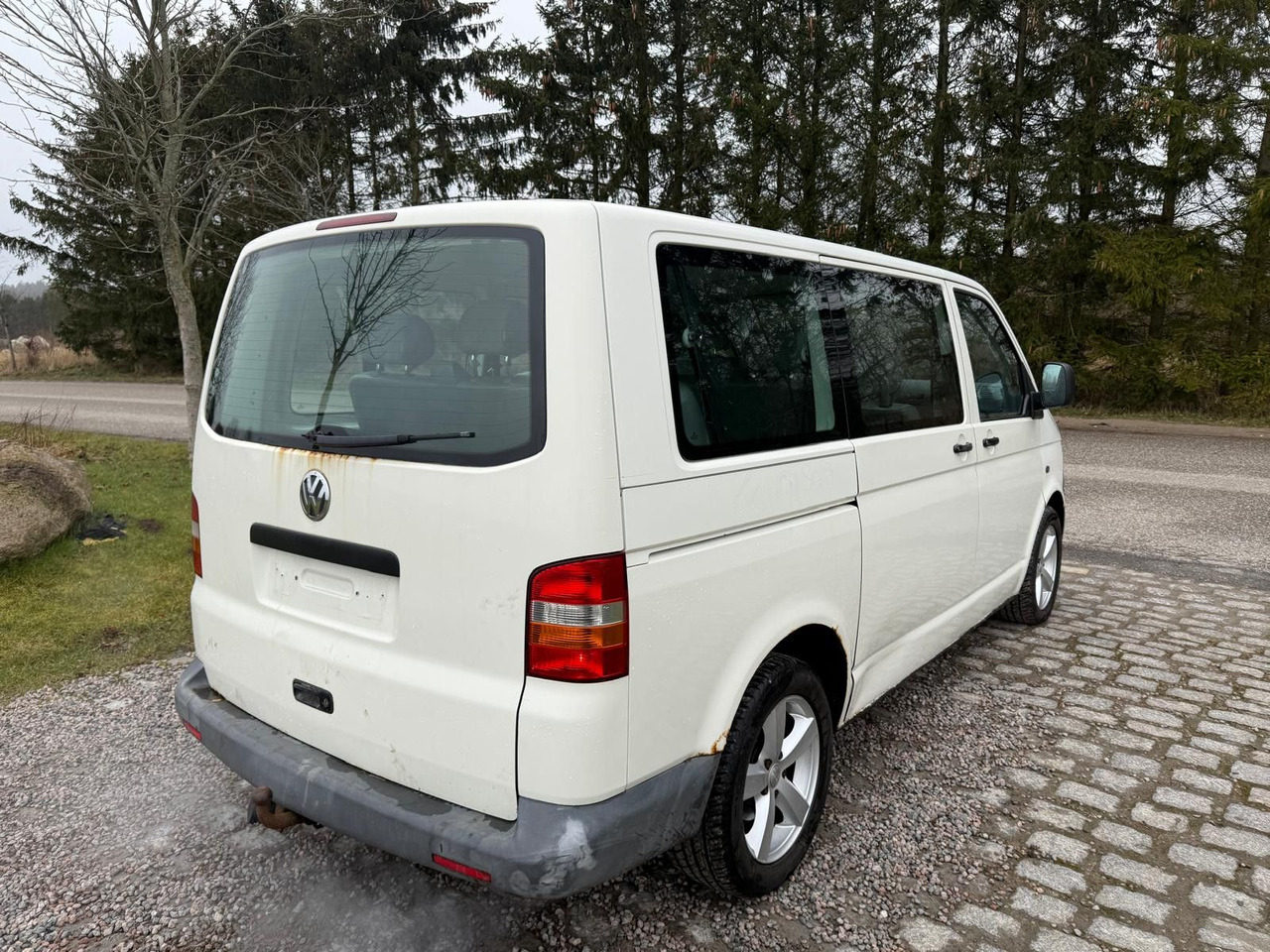 Volkswagen T5 Transporter 1.9 TDI *9 Sitze * 3900 € - Keleivinis furgonas: foto 4 Volkswagen T5 Transporter 1.9 TDI *9 Sitze * 3900 € - Keleivinis furgonas: foto 4
