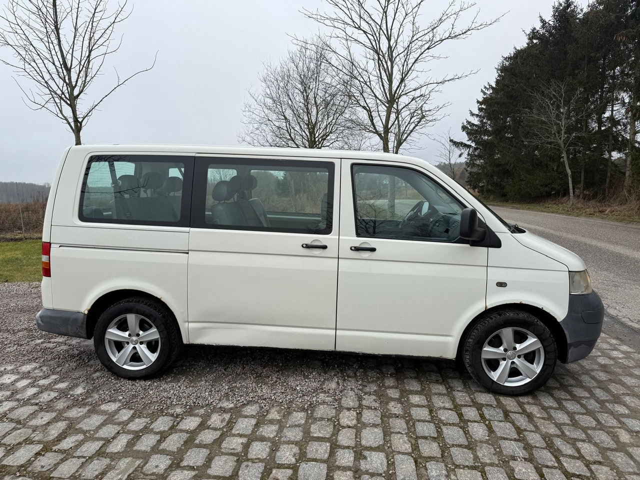 Volkswagen T5 Transporter 1.9 TDI *9 Sitze * 3900 € - Keleivinis furgonas: foto 5 Volkswagen T5 Transporter 1.9 TDI *9 Sitze * 3900 € - Keleivinis furgonas: foto 5