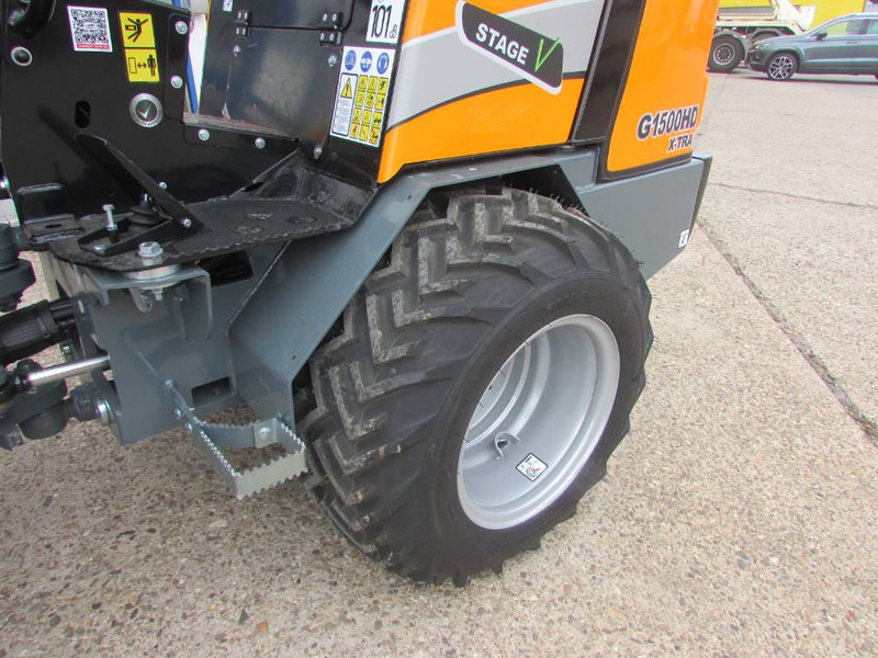 Giant G 1500 X-tra HD Canopy 29.900 EUR - Ratinis krautuvas: foto 3 Giant G 1500 X-tra HD Canopy 29.900 EUR - Ratinis krautuvas: foto 3