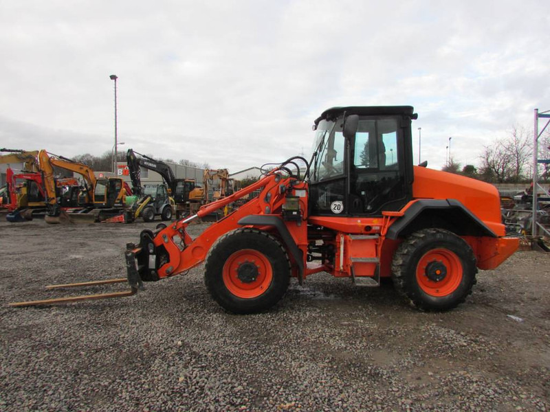 Ratinis krautuvas JCB 411 T4 Radlader 39.500 EUR: foto 1