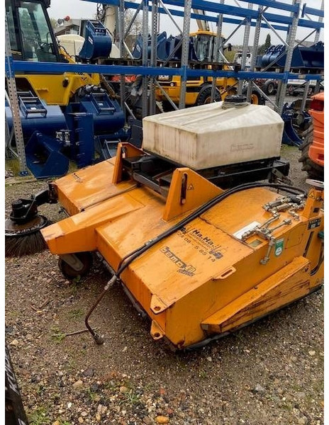 Bema 40 Classic 2050 Kehrbesen 2.200 EUR - Padargas - Statybinė technika: foto 4 Bema 40 Classic 2050 Kehrbesen 2.200 EUR - Padargas - Statybinė technika: foto 4