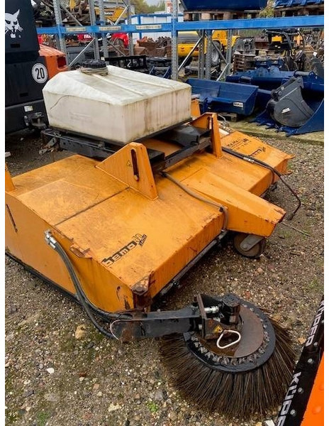 Bema 40 Classic 2050 Kehrbesen 2.200 EUR - Padargas - Statybinė technika: foto 2 Bema 40 Classic 2050 Kehrbesen 2.200 EUR - Padargas - Statybinė technika: foto 2