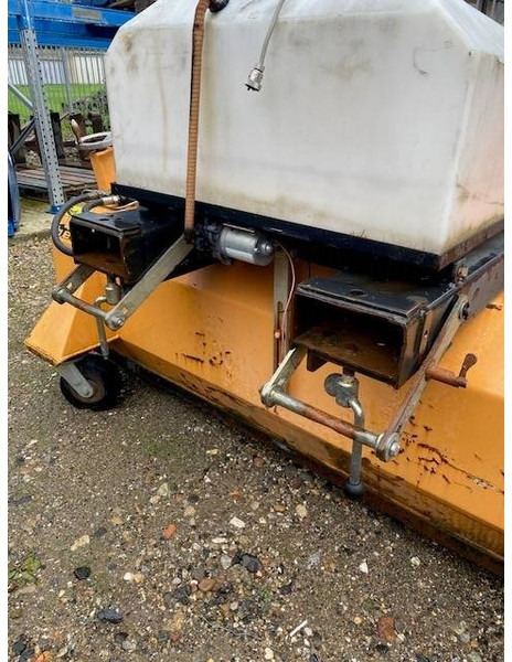 Bema 40 Classic 2050 Kehrbesen 2.200 EUR - Padargas - Statybinė technika: foto 3 Bema 40 Classic 2050 Kehrbesen 2.200 EUR - Padargas - Statybinė technika: foto 3