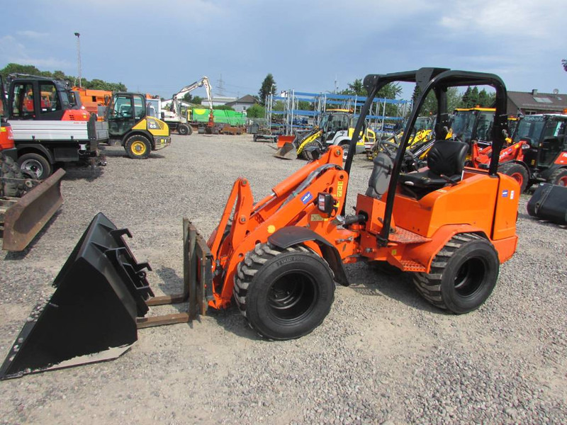 Schäffer 2436 Radlader Hoflader 22.000 EUR netto - Ratinis krautuvas: foto 1 Schäffer 2436 Radlader Hoflader 22.000 EUR netto - Ratinis krautuvas: foto 1