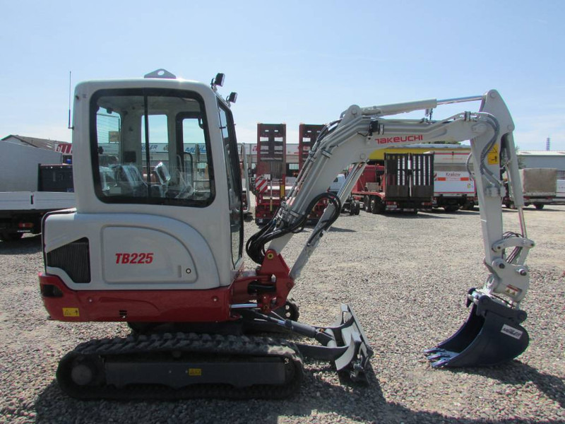 Takeuchi TB 225 Minibagger 44.000 EUR - Mini ekskavatorius: foto 5 Takeuchi TB 225 Minibagger 44.000 EUR - Mini ekskavatorius: foto 5