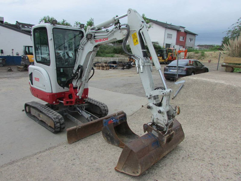 Takeuchi TB225 V3 Minibagger 35.500 EUR net - Mini ekskavatorius: foto 2 Takeuchi TB225 V3 Minibagger 35.500 EUR net - Mini ekskavatorius: foto 2