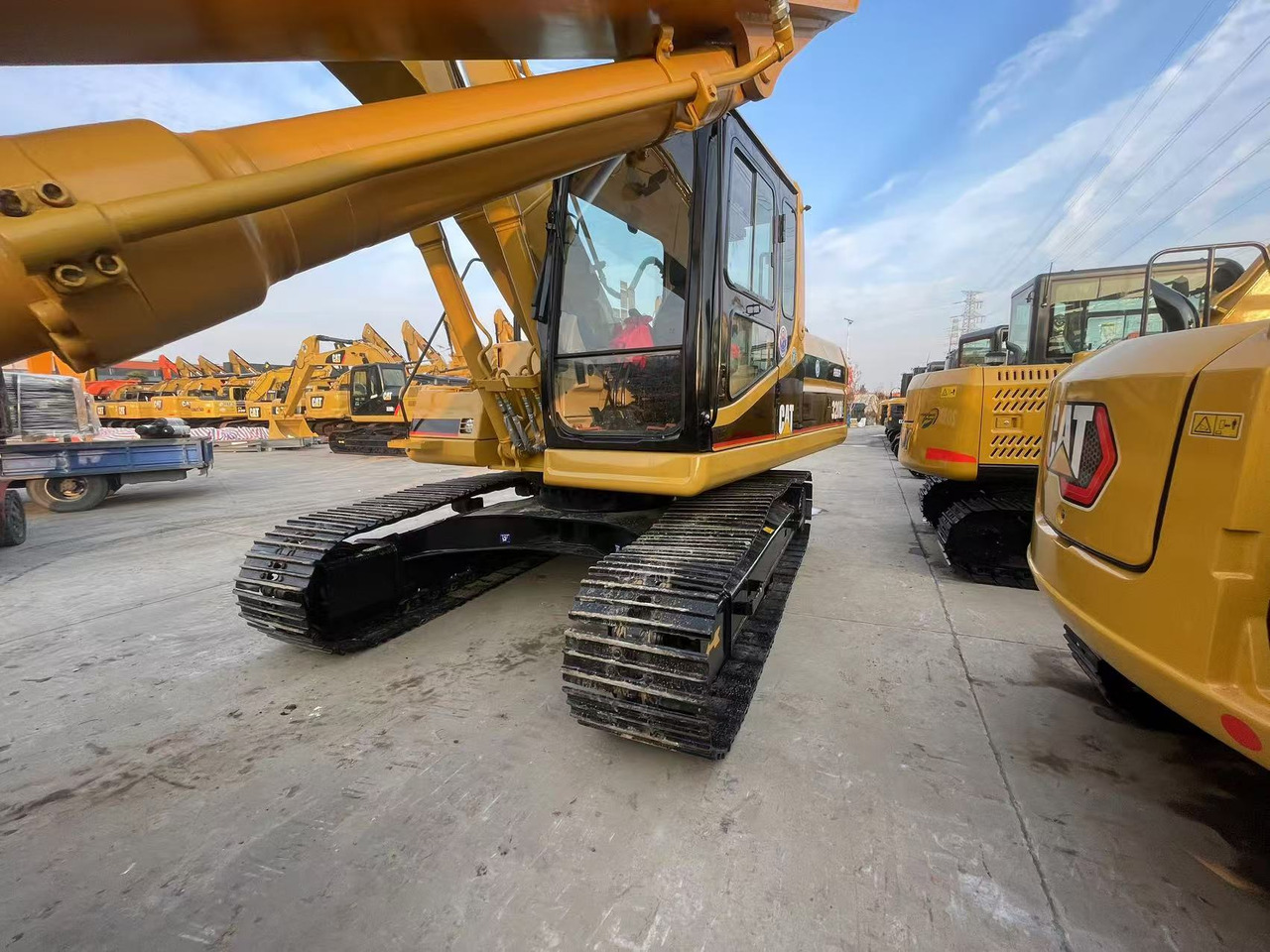 CATERPILLAR 320BL - Vikšrinis ekskavatorius: foto 4 CATERPILLAR 320BL - Vikšrinis ekskavatorius: foto 4