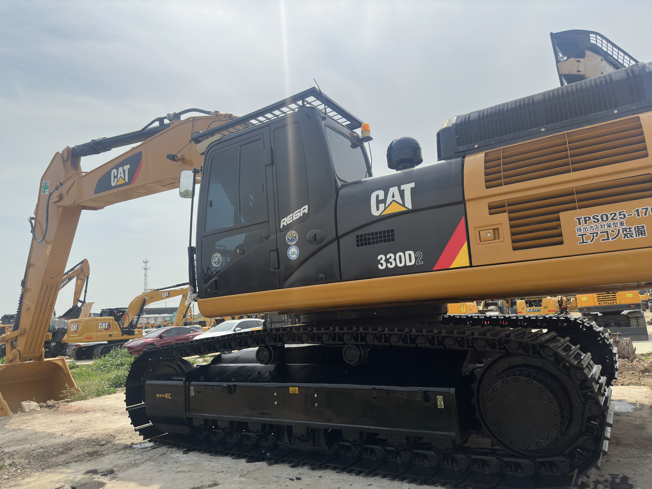 CATERPILLAR 330D2 - Vikšrinis ekskavatorius: foto 1 CATERPILLAR 330D2 - Vikšrinis ekskavatorius: foto 1