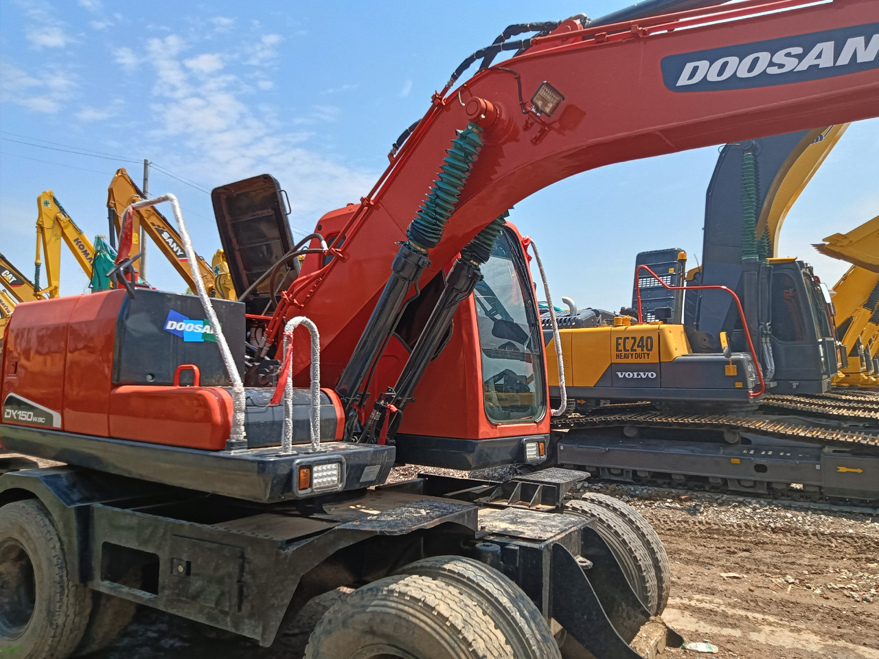 DOOSAN 150W - Ratinis ekskavatorius: foto 3 DOOSAN 150W - Ratinis ekskavatorius: foto 3