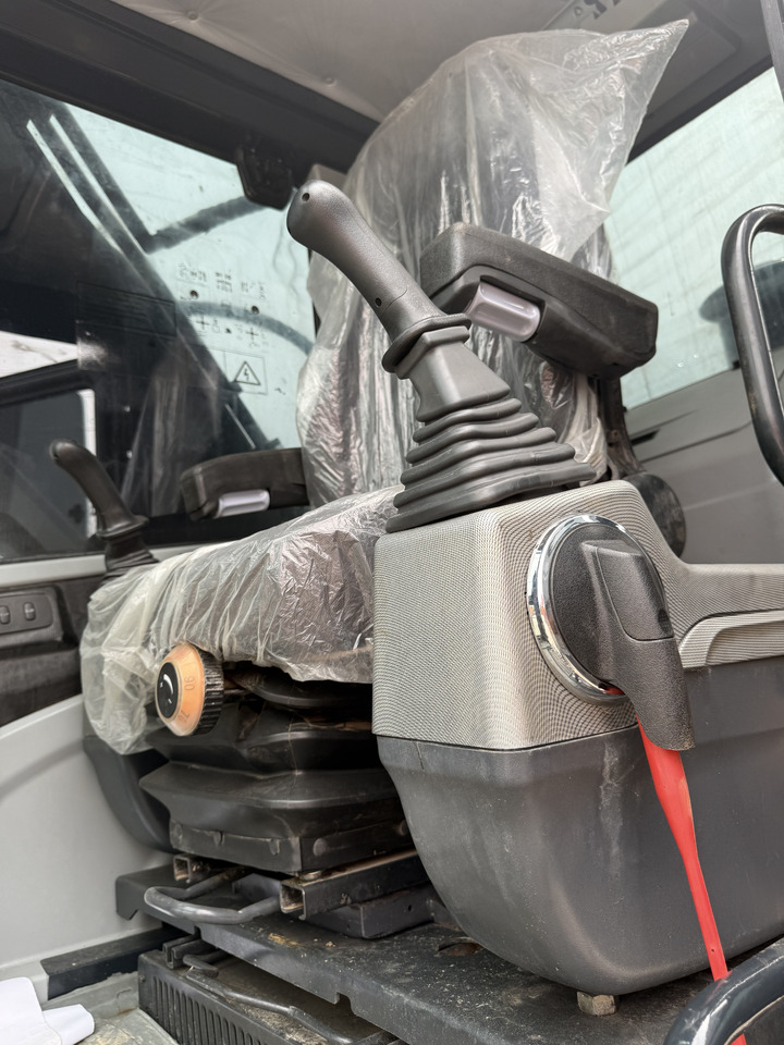 HYUNDAI HX220HD - Vikšrinis ekskavatorius: foto 3 HYUNDAI HX220HD - Vikšrinis ekskavatorius: foto 3