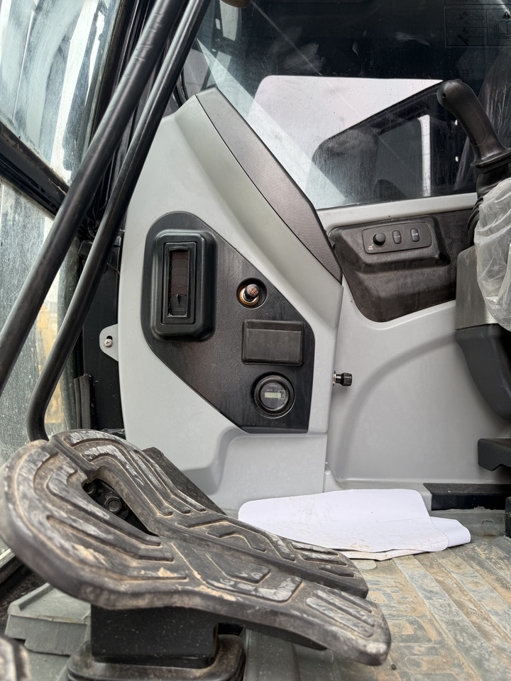 HYUNDAI HX220HD - Vikšrinis ekskavatorius: foto 4 HYUNDAI HX220HD - Vikšrinis ekskavatorius: foto 4