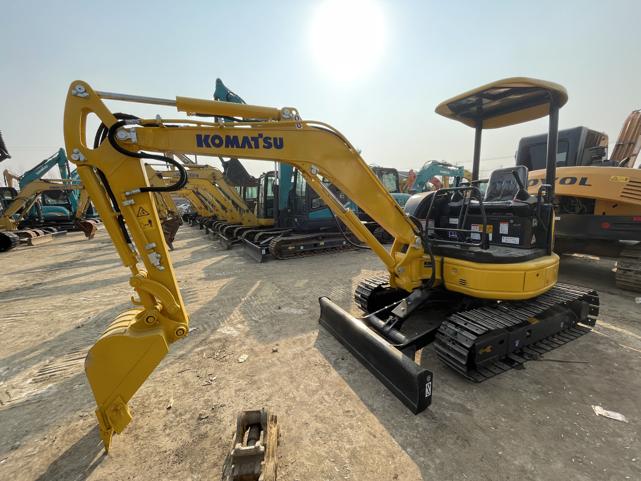 KOMATSU PC 35 MR-3 - Mini ekskavatorius: foto 2 KOMATSU PC 35 MR-3 - Mini ekskavatorius: foto 2