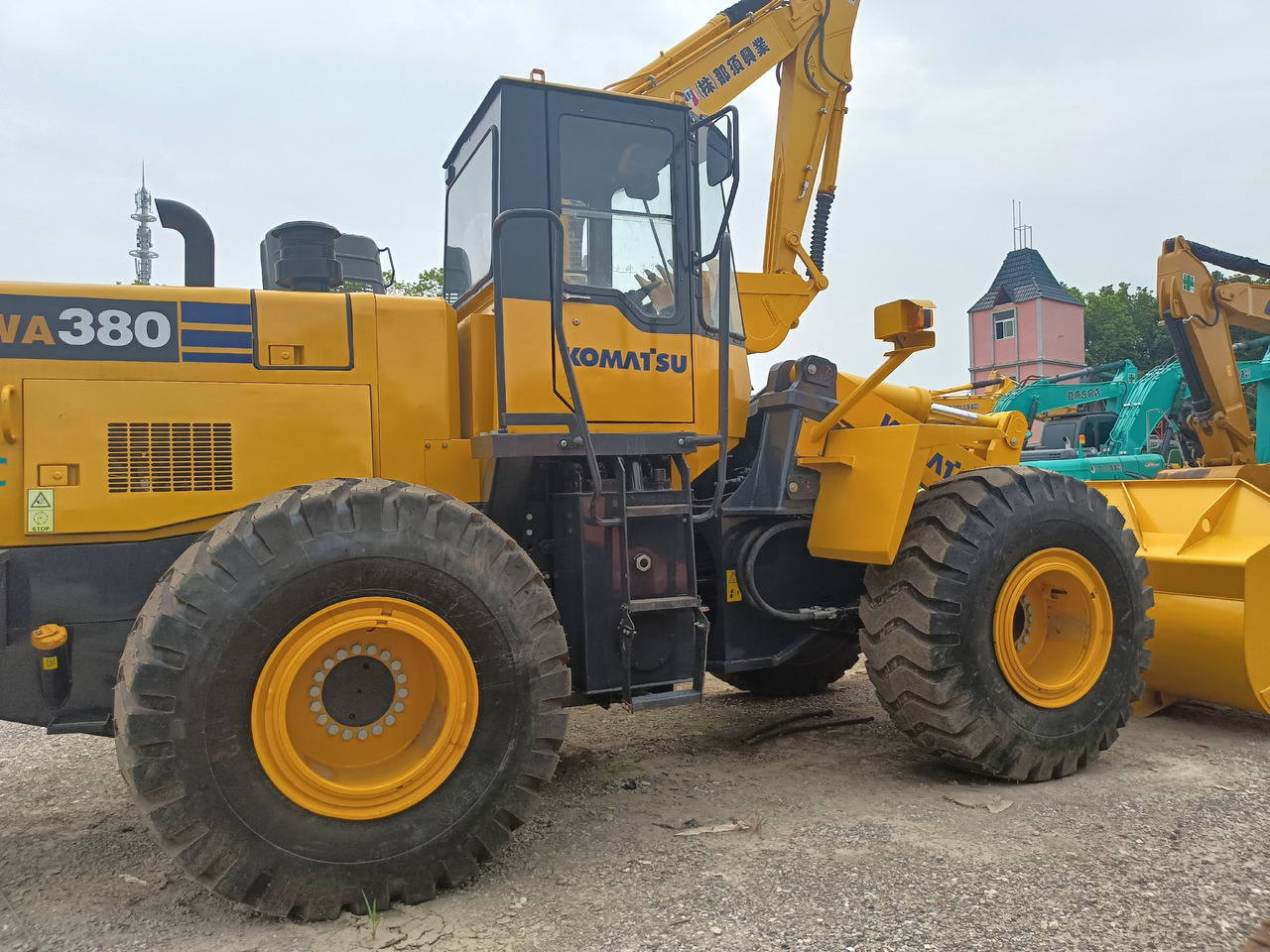 KOMATSU WA380-3 - Ratinis krautuvas: foto 2 KOMATSU WA380-3 - Ratinis krautuvas: foto 2