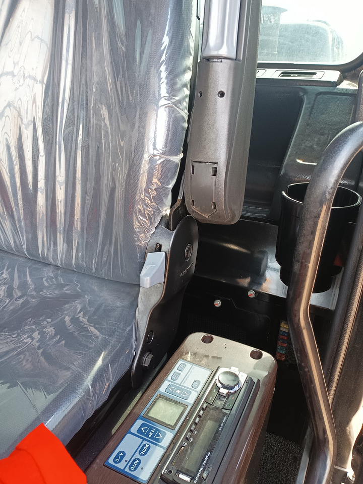 SANY SY335H - Vikšrinis ekskavatorius: foto 5 SANY SY335H - Vikšrinis ekskavatorius: foto 5
