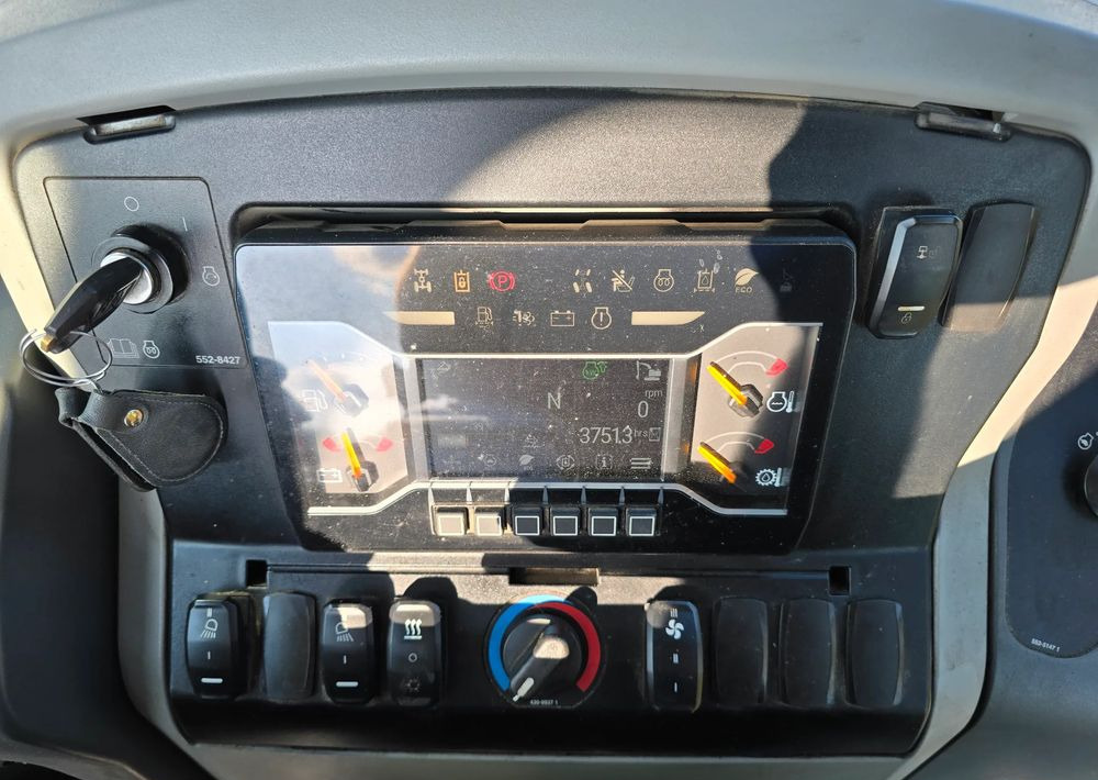 Caterpillar - Ekskavatorius-krautuvas: foto 4 Caterpillar - Ekskavatorius-krautuvas: foto 4