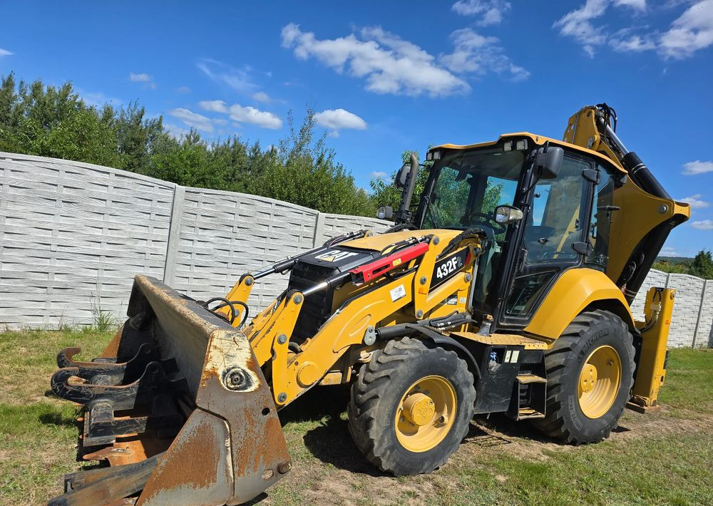 Caterpillar - Ekskavatorius-krautuvas: foto 1 Caterpillar - Ekskavatorius-krautuvas: foto 1