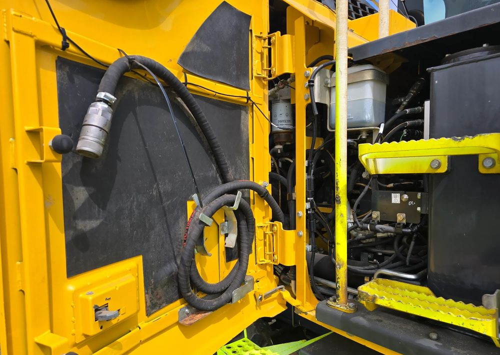 Komatsu - Ratinis ekskavatorius: foto 5 Komatsu - Ratinis ekskavatorius: foto 5