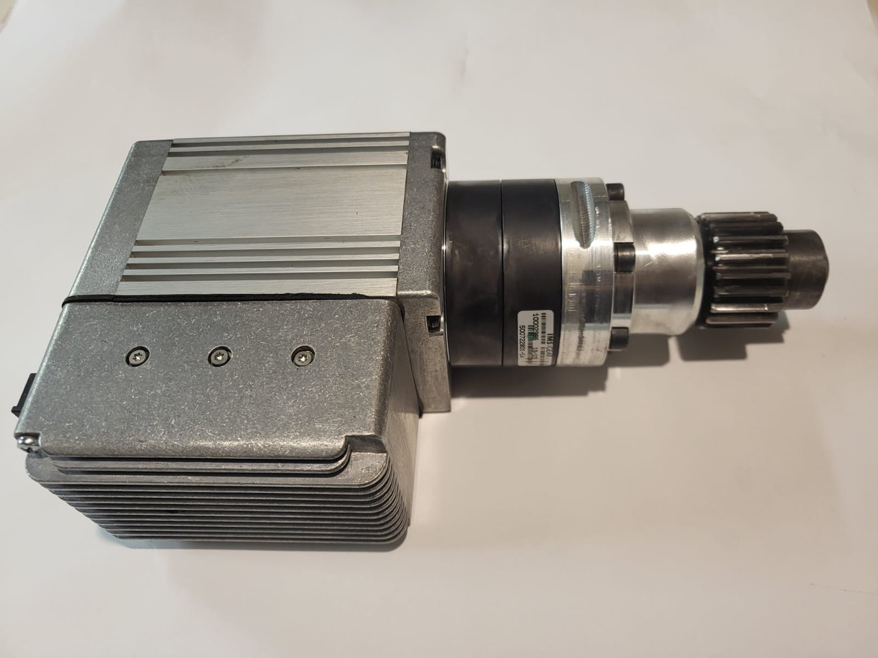 BT steering motor 7596767001 - Atsarginės dalys - Krovimo technika: foto 2 BT steering motor 7596767001 - Atsarginės dalys - Krovimo technika: foto 2