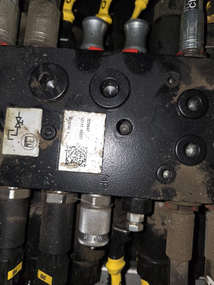 BT valve block 7569876 - Atsarginės dalys - Krautuvas su šakėmis: foto 1 BT valve block 7569876 - Atsarginės dalys - Krautuvas su šakėmis: foto 1