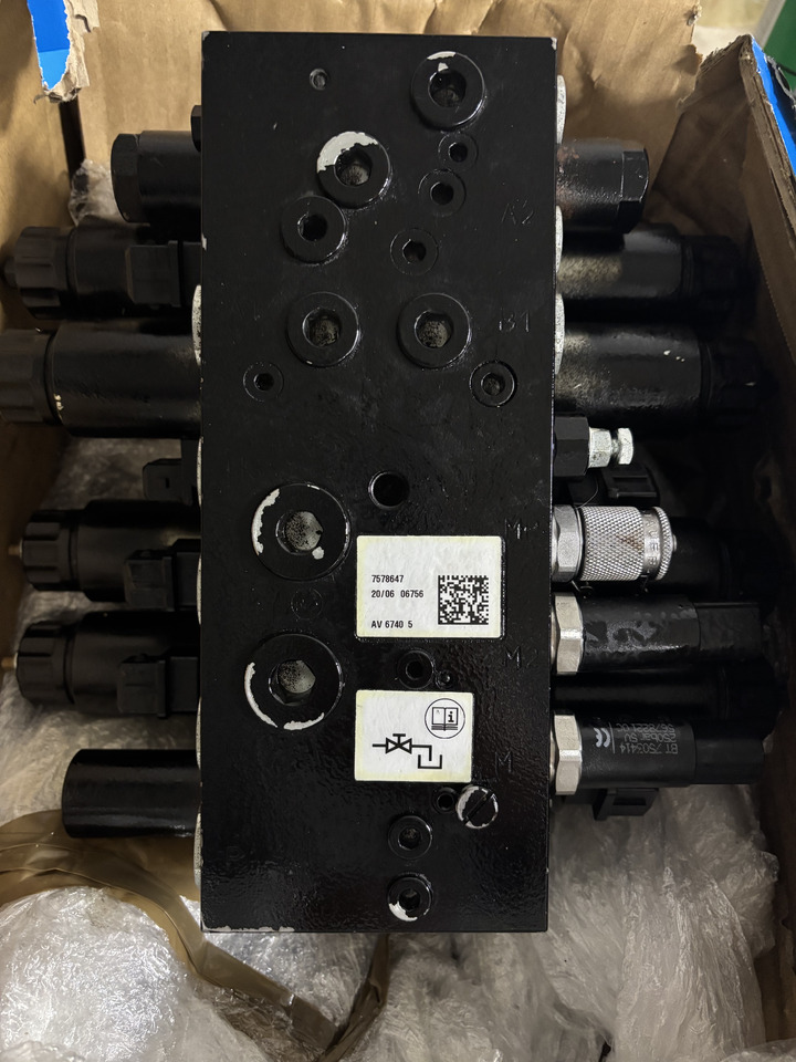 BT valve block 7578647 - Atsarginės dalys - Krautuvas su šakėmis: foto 3 BT valve block 7578647 - Atsarginės dalys - Krautuvas su šakėmis: foto 3