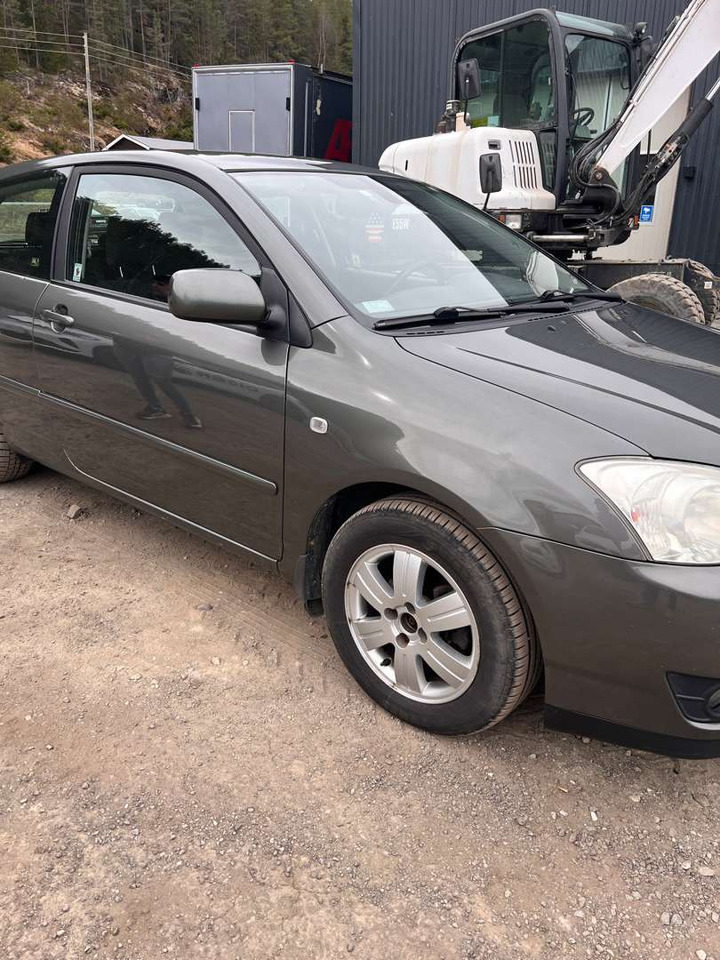 2004 Toyota Corolla 2-dørs - Lengvasis automobilis: foto 2 2004 Toyota Corolla 2-dørs - Lengvasis automobilis: foto 2