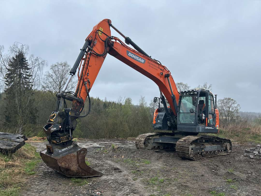 2018 Beltegraver 24 tonn Doosan DX 235LCR S 70-feste - Ekskavatorius: foto 1 2018 Beltegraver 24 tonn Doosan DX 235LCR S 70-feste - Ekskavatorius: foto 1