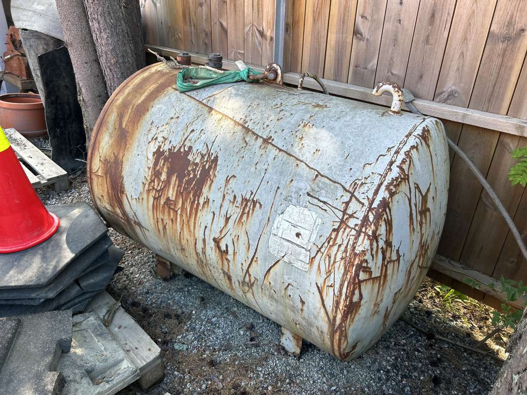 Diesel tank 1000 liter - Garažo įranga: foto 1 Diesel tank 1000 liter - Garažo įranga: foto 1