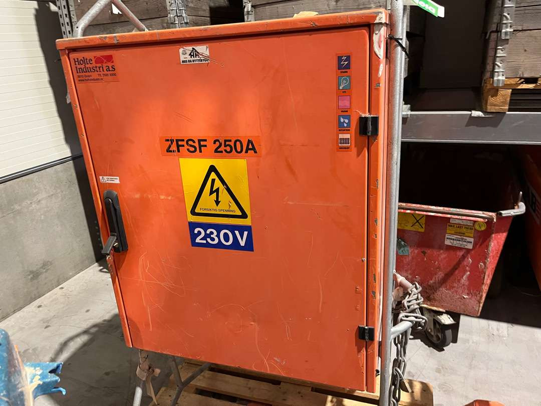 Holte strømskap 230 V - Įrankis/ Įranga: foto 1 Holte strømskap 230 V - Įrankis/ Įranga: foto 1