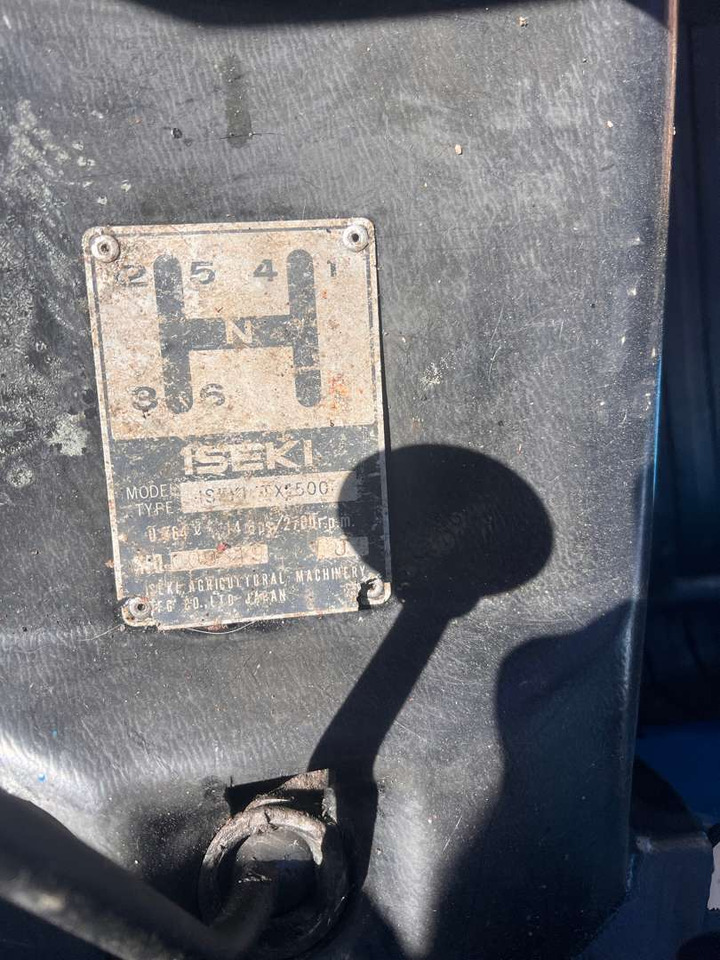Iseki TX1500 brøyteskjær og feiekost - Traktorius: foto 4 Iseki TX1500 brøyteskjær og feiekost - Traktorius: foto 4