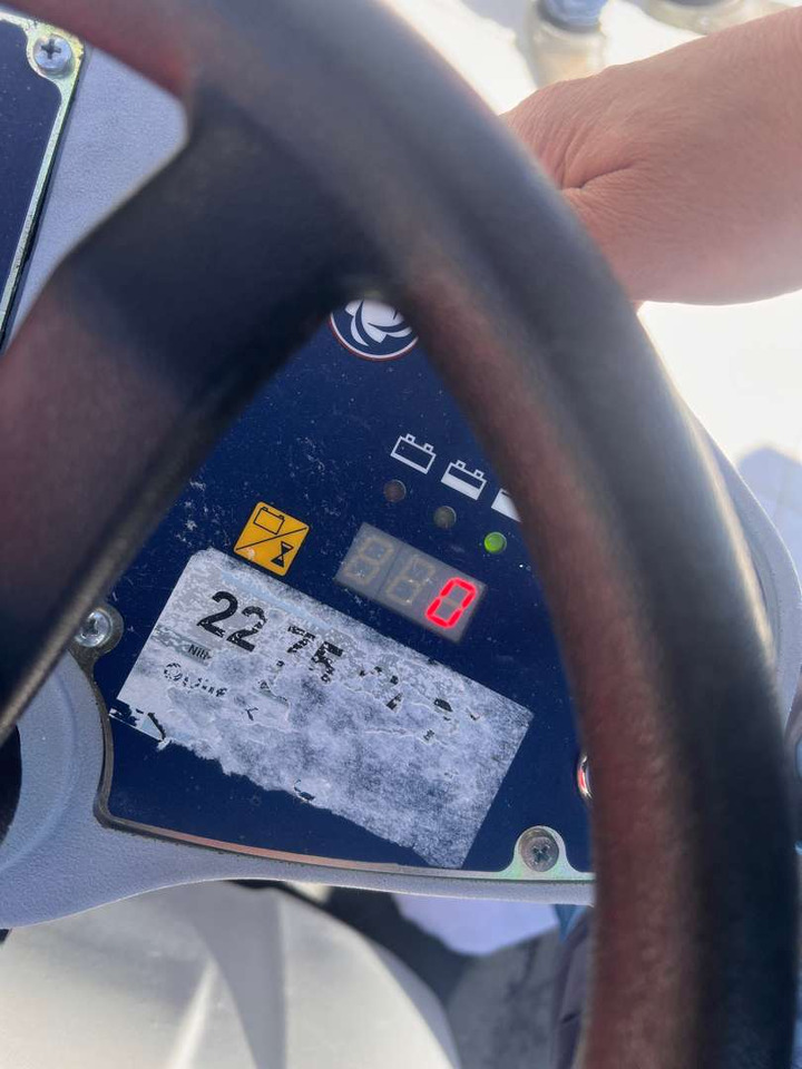 Nilfisk SR 1000 S feie/vaskemaskin RIDEON - Grindų šlavimo mašina: foto 4 Nilfisk SR 1000 S feie/vaskemaskin RIDEON - Grindų šlavimo mašina: foto 4
