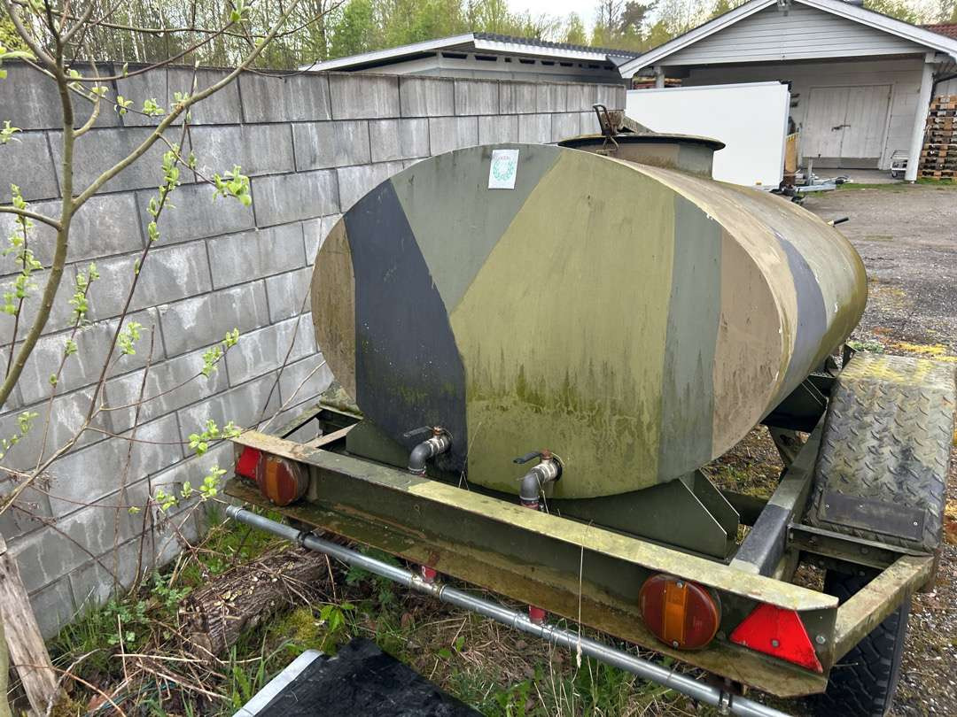 Vanntankhenger 1000 liter - Priekaba: foto 4 Vanntankhenger 1000 liter - Priekaba: foto 4