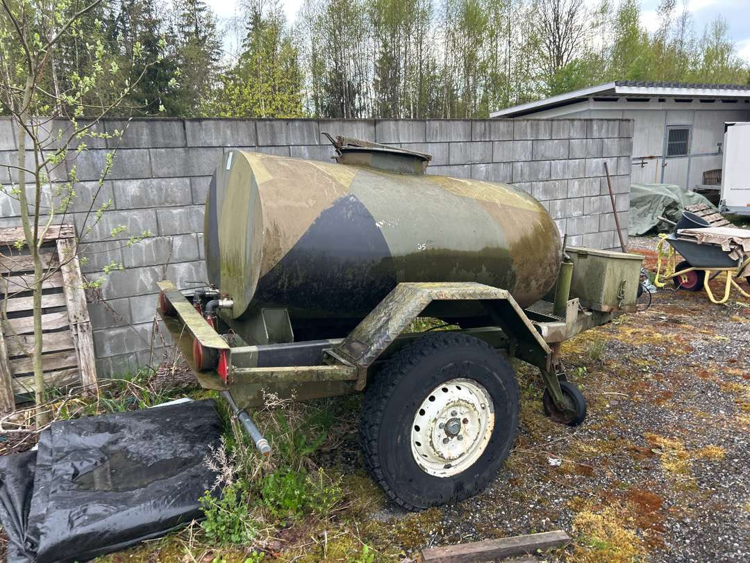 Vanntankhenger 1000 liter - Priekaba: foto 3 Vanntankhenger 1000 liter - Priekaba: foto 3