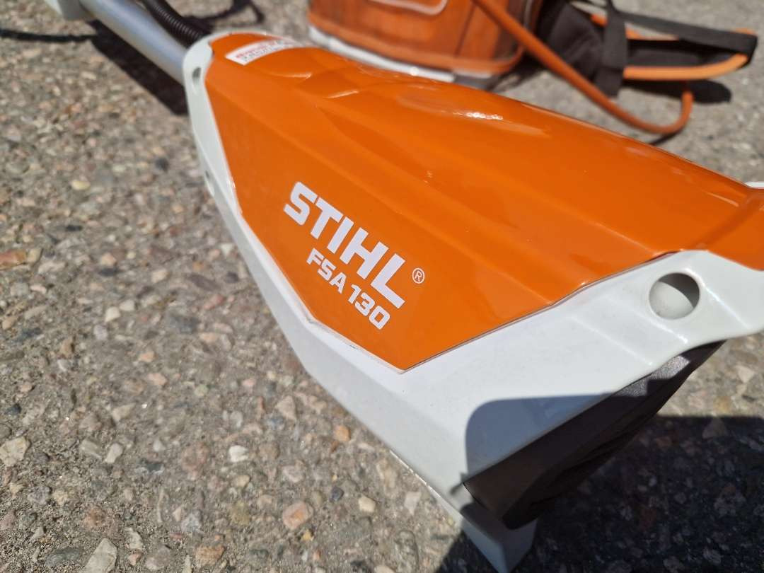 STIHL FSA 130 med AR 3000 ryggsekkbatteri – kraftig og stillegående profftrimmer - Motociklo priekaba: foto 3 STIHL FSA 130 med AR 3000 ryggsekkbatteri – kraftig og stillegående profftrimmer - Motociklo priekaba: foto 3