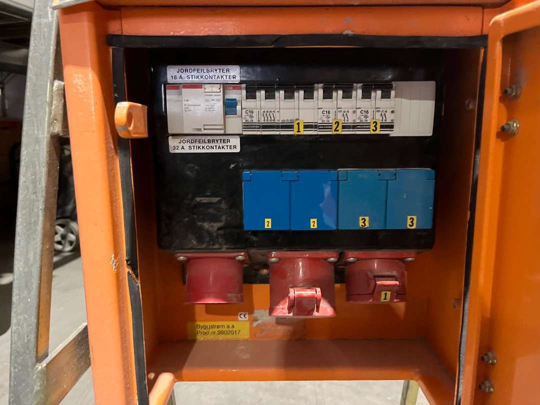 Strømskap fra Holte 400v - Įrankis/ Įranga: foto 4 Strømskap fra Holte 400v - Įrankis/ Įranga: foto 4