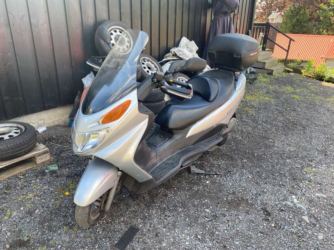 Suzuki Burgman UH 125//Lett MC - Motociklo priekaba: foto 1 Suzuki Burgman UH 125//Lett MC - Motociklo priekaba: foto 1