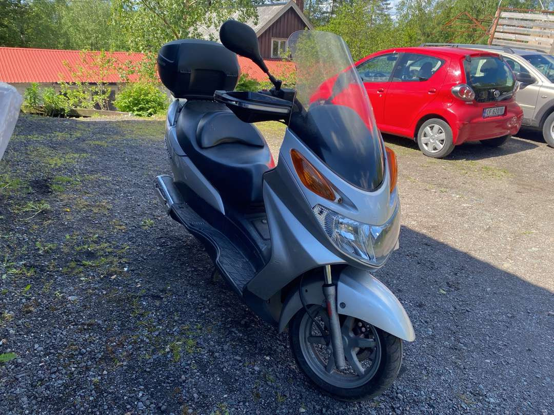 Suzuki Burgman UH 125//Lett MC - Motociklo priekaba: foto 2 Suzuki Burgman UH 125//Lett MC - Motociklo priekaba: foto 2
