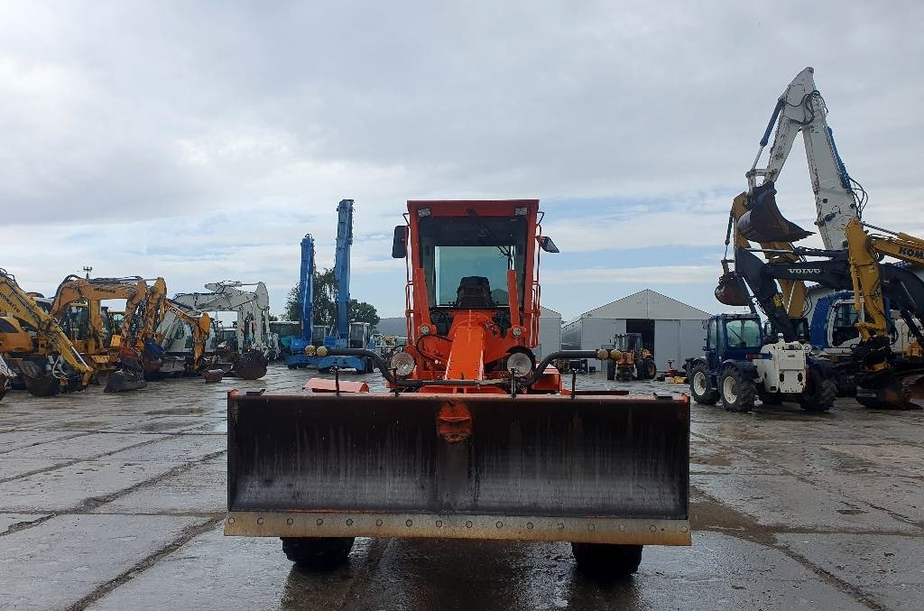 New Holland F 106.6 A - Greideris: foto 5 New Holland F 106.6 A - Greideris: foto 5