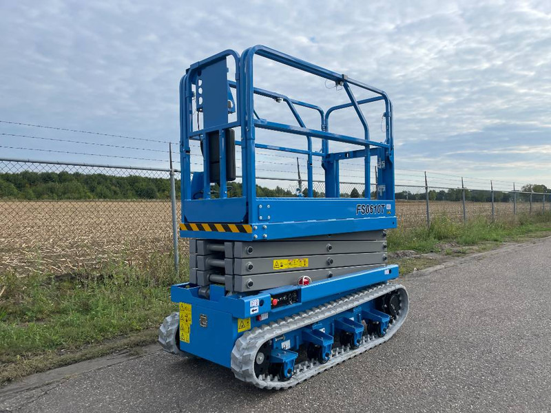 Fronteq FS0610T Tracked Scissor Lift - Žirklinis keltuvas: foto 3 Fronteq FS0610T Tracked Scissor Lift - Žirklinis keltuvas: foto 3
