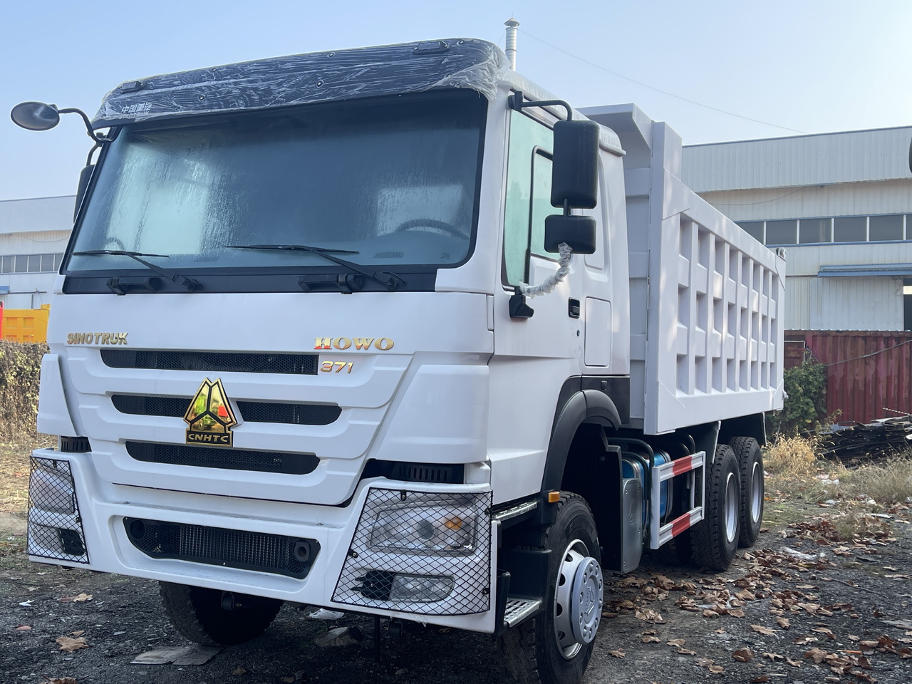 SINOTRUCK HOWO  - Savivartis sunkvežimis: foto 2 SINOTRUCK HOWO  - Savivartis sunkvežimis: foto 2