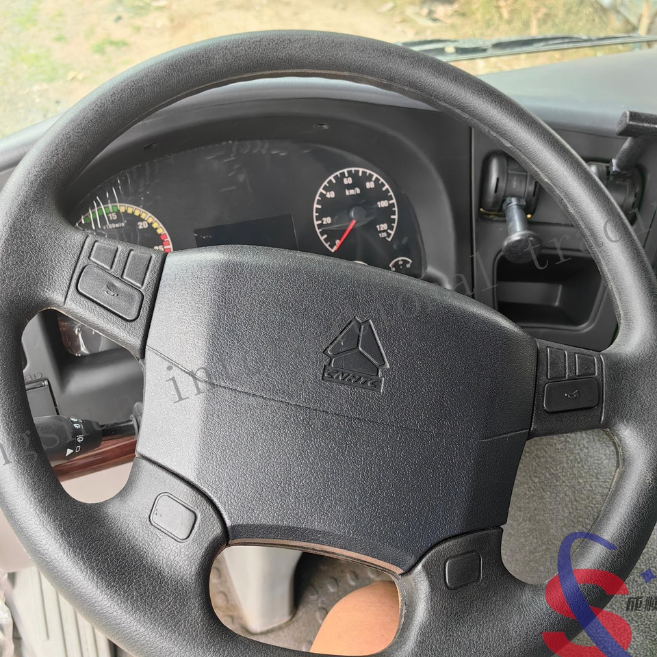 SINOTRUK HOWO HOWO 371HP - Konteineris-vežimus/ Sukeisti kūną sunkvežimis: foto 3 SINOTRUK HOWO HOWO 371HP - Konteineris-vežimus/ Sukeisti kūną sunkvežimis: foto 3
