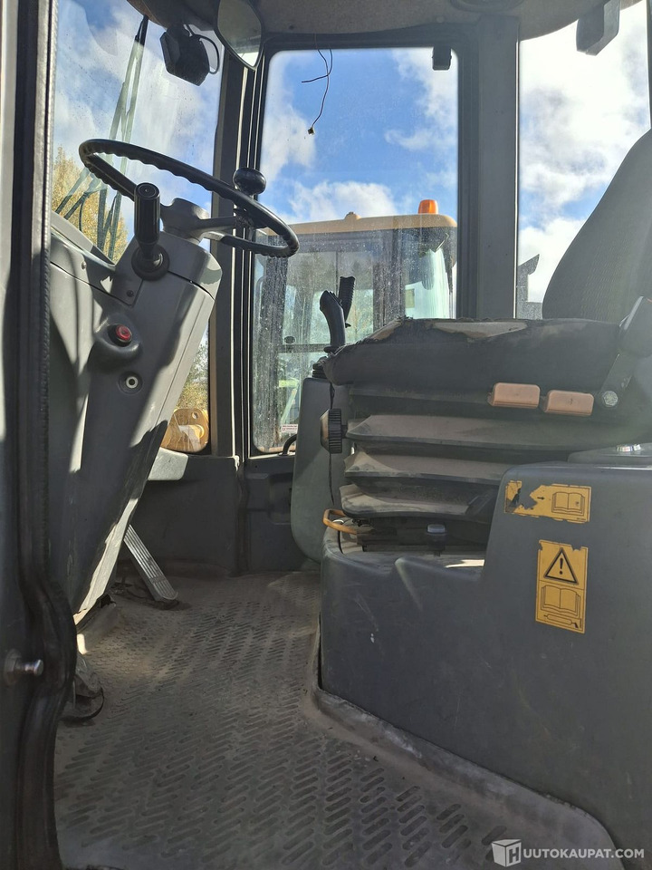 Pyöräkuormaaja Volvo L40 D, vuosimalli 1999, Nurmijärvi - Ratinis krautuvas: foto 2 Pyöräkuormaaja Volvo L40 D, vuosimalli 1999, Nurmijärvi - Ratinis krautuvas: foto 2