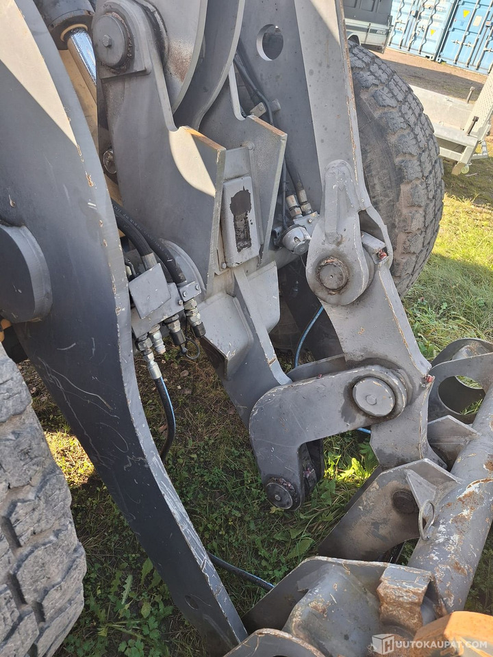 Pyöräkuormaaja Volvo L40 D, vuosimalli 1999, Nurmijärvi - Ratinis krautuvas: foto 5 Pyöräkuormaaja Volvo L40 D, vuosimalli 1999, Nurmijärvi - Ratinis krautuvas: foto 5