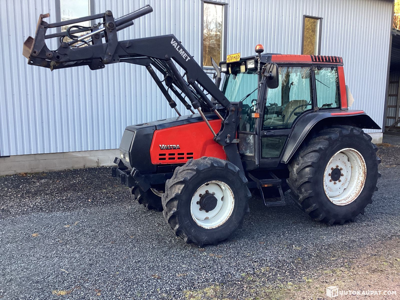 Valtra 6400 DPS with loader, 1999, Kankaanpää - Traktorius: foto 1 Valtra 6400 DPS with loader, 1999, Kankaanpää - Traktorius: foto 1