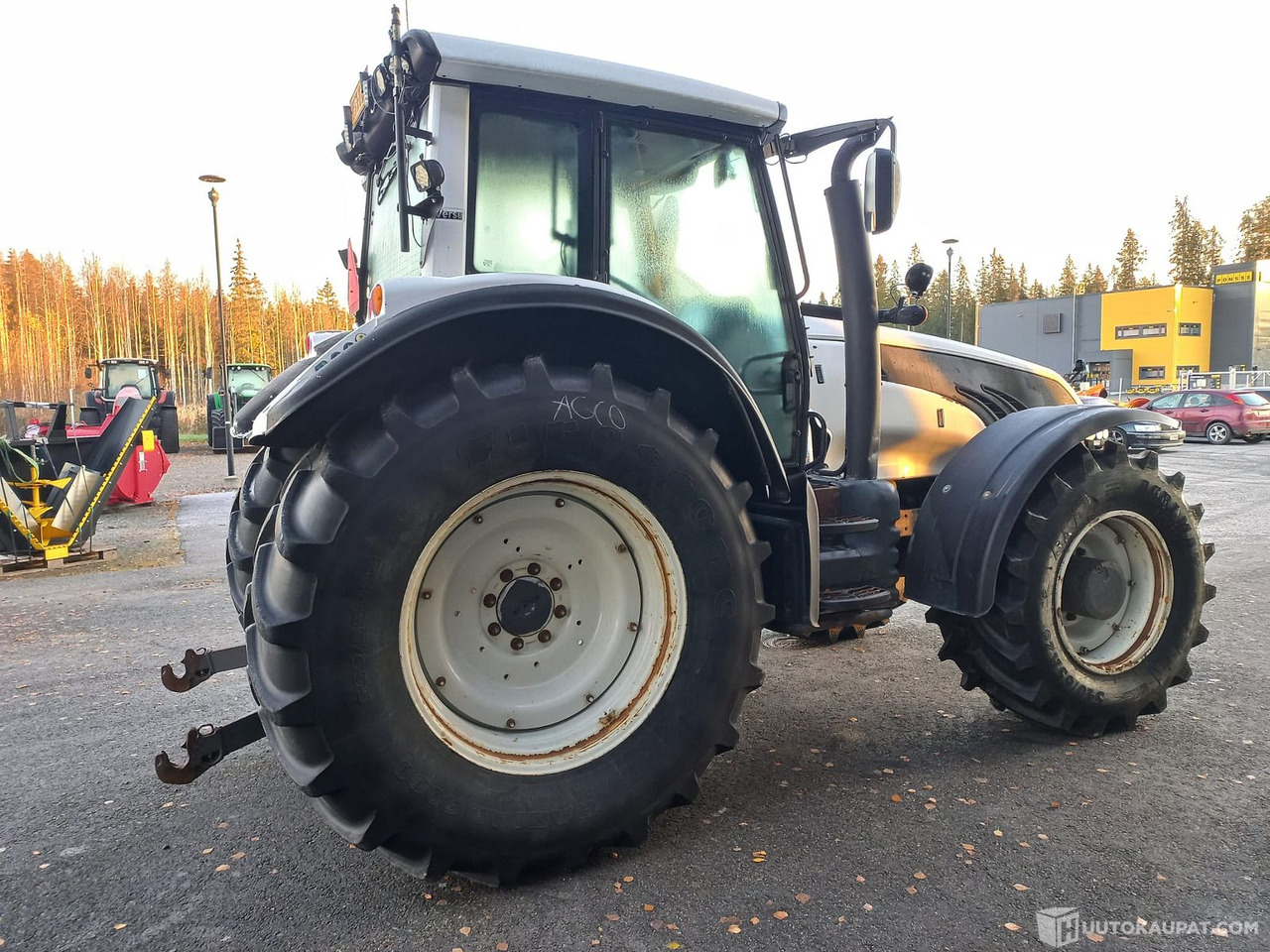 Valtra T213 VERSU, 2013, 11 100 h, Joensuu - Traktorius: foto 4 Valtra T213 VERSU, 2013, 11 100 h, Joensuu - Traktorius: foto 4