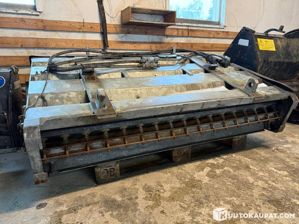 Wille Optim 550 sand spreader, 2017, Lohja - Smėlio/ Druskos barstytuvas: foto 1 Wille Optim 550 sand spreader, 2017, Lohja - Smėlio/ Druskos barstytuvas: foto 1