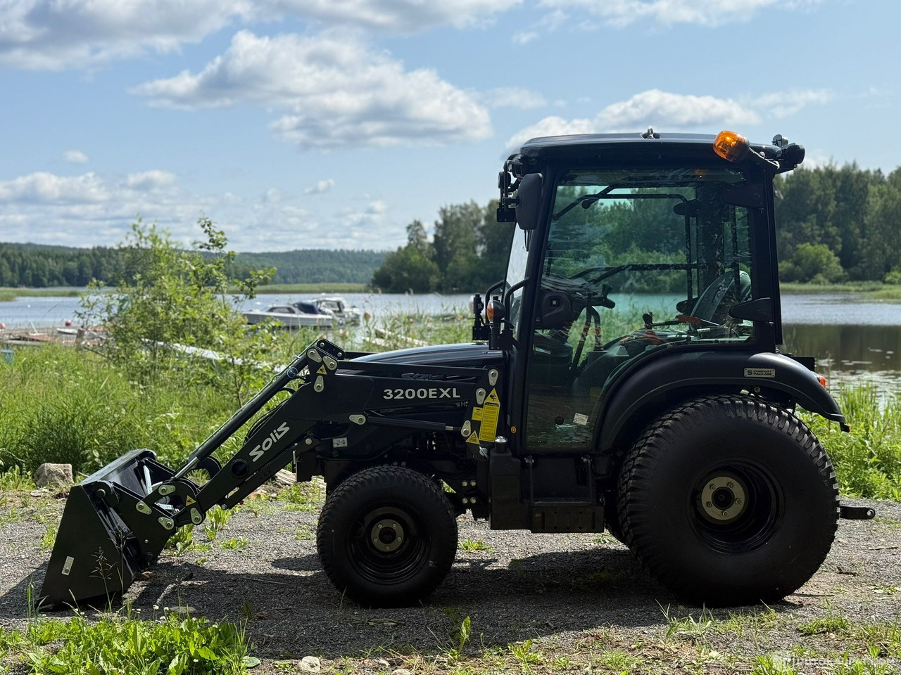 Solis 26 HST ohjaamolla ja etukuormaajalla, 2024, alvillinen, lähes ajamaton, Jyväskylä - Žemės ūkio technika: foto 2 Solis 26 HST ohjaamolla ja etukuormaajalla, 2024, alvillinen, lähes ajamaton, Jyväskylä - Žemės ūkio technika: foto 2