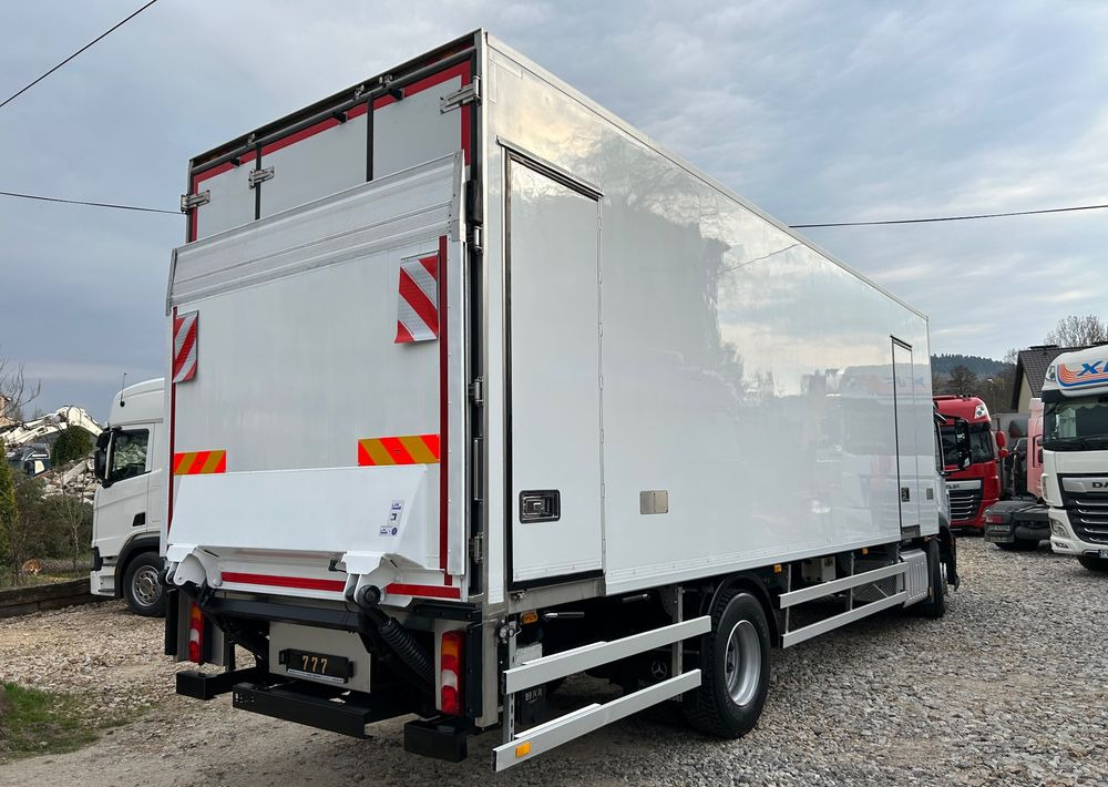 Mercedes-Benz Antos 1824 THERMO King DRZWI + winda + 2x drzwi boczne / 8.3m / z Holandii / KLIMA LEKKI / Axor man Tgm T1000-R - Refrižeratorius sunkvežimis: foto 5 Mercedes-Benz Antos 1824 THERMO King DRZWI + winda + 2x drzwi boczne / 8.3m / z Holandii / KLIMA LEKKI / Axor man Tgm T1000-R - Refrižeratorius sunkvežimis: foto 5